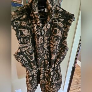 The North Face Patterned Fleece Vest- Cinched Waist Excellent Condition- Womens